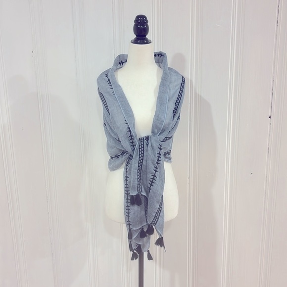 Lightweight long rectangular scarf - Picture 3 of 6